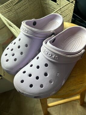 CROCS Women’s Classic Clogs in Lavender